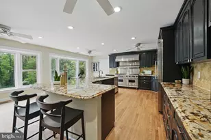 8121 Briar Creek Dr, Annandale, VA 22003 - Photo 5