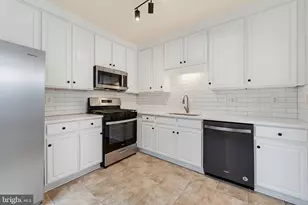 2295 Village Crossing Rd, Falls Church, VA 22043 - Photo 19
