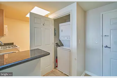 2726 Gallows Road #1009, Vienna, VA 22180 - Photo 11
