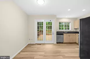 14234 Autumn Cir, Centreville, VA 20121 - Photo 9