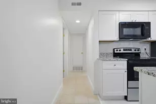 8505 Barrington Ct, Springfield, VA 22152 - Photo 9