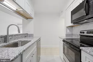8505 Barrington Ct, Springfield, VA 22152 - Photo 11
