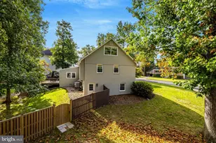 515 Woodland Ct NW, Vienna, VA 22180 - Photo 15