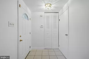 5806 High Bluff Ct, Burke, VA 22015 - Photo 3