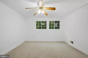 5806 High Bluff Ct, Burke, VA 22015 - Photo 23