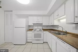 5806 High Bluff Ct, Burke, VA 22015 - Photo 11