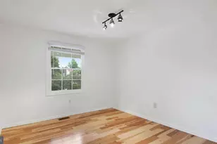 12802 Melvue Ct, Fairfax, VA 22033 - Photo 9