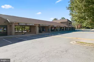2972 Chain Bridge Rd, Oakton, VA 22124 - Photo 31