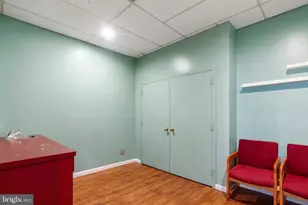 2972 Chain Bridge Rd, Oakton, VA 22124 - Photo 21