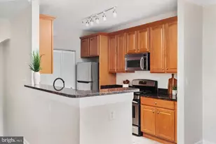 13151 Marcey Creek Rd, Herndon, VA 20171 - Photo 9