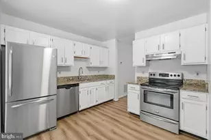 5734 Lakeside Oak Ln, Burke, VA 22015 - Photo 5