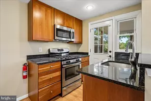 5828 Edgehill Dr, Alexandria, VA 22303 - Photo 9