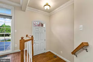 10013 Blake Ln, Oakton, VA 22124 - Photo 5