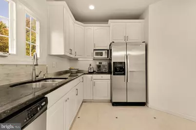 9957 Leamoore Lane, Vienna, VA 22181 - Photo 19
