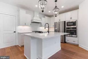 14989 Deco Cir, Chantilly, VA 20151 - Photo 7