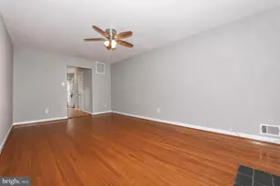 6611 Rosecroft Pl, Falls Church, VA 22043 - Photo 19