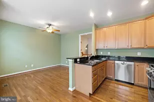 5106 Village Fountain Pl, Centreville, VA 20120 - Photo 5