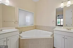 2469 Cypress Green Ln, Herndon, VA 20171 - Photo 29