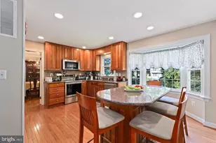 10221 Eagle Landing Ct, Burke, VA 22015 - Photo 9