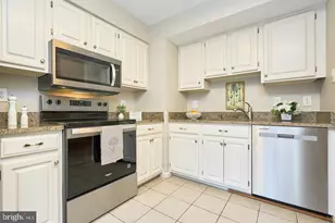 1453 Bluemont Ct, Herndon, VA 20170 - Photo 11