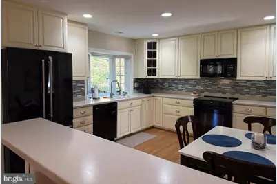 9552 Grande Oaks Court, Vienna, VA 22181 - Photo 3