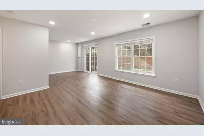 115 Herndon Mill Circle, Herndon, VA 20170 - Photo 7