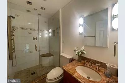 8526 Raglan Road, Vienna, VA 22182 - Photo 7