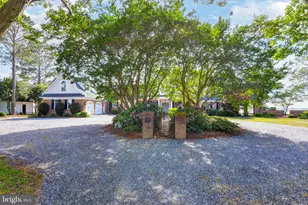 6454 Carmines Island Ln, Hayes, VA 23072 - Photo 9