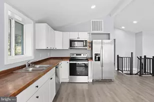 1262 S Lakeshore Dr, Louisa, VA 23093 - Photo 9