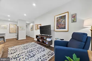 21630 Hawksbill High Cir, Sterling, VA 20164 - Photo 17