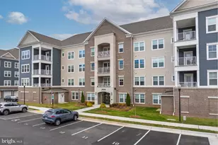 21630 Hawksbill High Cir, Sterling, VA 20164 - Photo 3