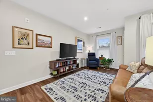 21630 Hawksbill High Cir, Sterling, VA 20164 - Photo 17