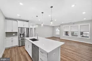 21630 Hawksbill High Cir, Sterling, VA 20164 - Photo 5