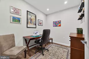 21630 Hawksbill High Cir, Sterling, VA 20164 - Photo 31