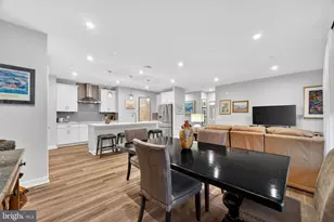 21630 Hawksbill High Cir, Sterling, VA 20164 - Photo 21