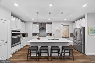 21630 Hawksbill High Cir, Sterling, VA 20164 - Photo 13