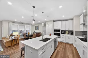 21630 Hawksbill High Cir, Sterling, VA 20164 - Photo 13