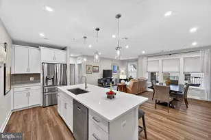 21630 Hawksbill High Cir, Sterling, VA 20164 - Photo 13