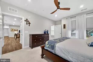 21630 Hawksbill High Cir, Sterling, VA 20164 - Photo 27