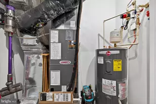 21630 Hawksbill High Cir, Sterling, VA 20164 - Photo 39