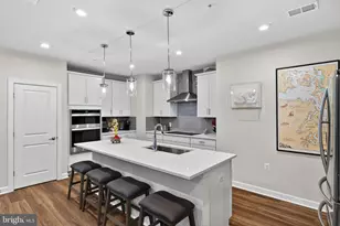 21630 Hawksbill High Cir, Sterling, VA 20164 - Photo 9