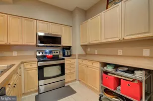 19365 Cypress Ridge Terrace, Leesburg, VA 20176 - Photo 29