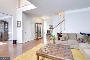 25184 Crested Wheat Dr, Aldie, VA 20105 - Photo 3