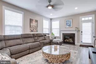 25184 Crested Wheat Dr, Aldie, VA 20105 - Photo 5