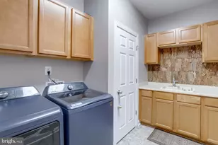 25184 Crested Wheat Dr, Aldie, VA 20105 - Photo 23