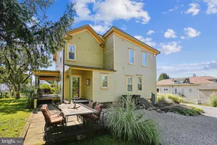 45 E Broad Way E, Lovettsville, VA 20180 - Photo 3