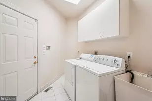 308 Sinegar Pl, Potomac Falls, VA 20165 - Photo 49