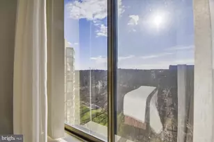 19385 Cypress Ridge Terrace, Leesburg, VA 20176 - Photo 15