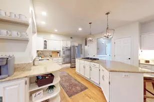 126 Lake Dr, Sterling, VA 20164 - Photo 17