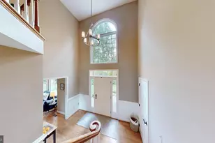 126 Lake Dr, Sterling, VA 20164 - Photo 3